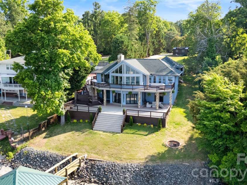 8611 Island Point Road, Charlotte, NC 28278.  MLS# CAR4371637, YatesRealty ID 14530. 