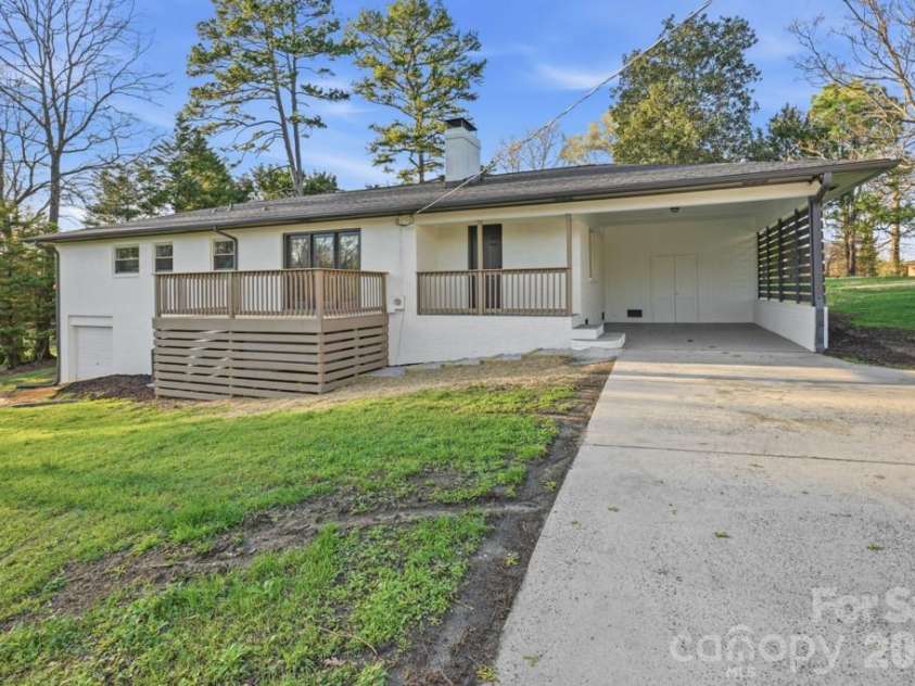 415 Kimmswick Road, Charlotte, NC 28214.  MLS# CAR4358484, YatesRealty ID 14532. Back of the house