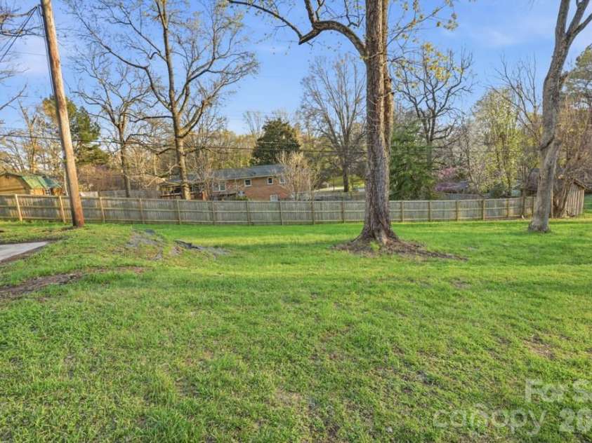 415 Kimmswick Road, Charlotte, NC 28214.  MLS# CAR4358484, YatesRealty ID 14532. Backyard