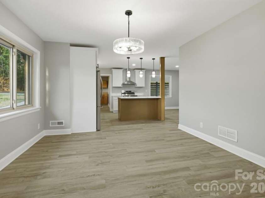 415 Kimmswick Road, Charlotte, NC 28214.  MLS# CAR4358484, YatesRealty ID 14532. Dining Area