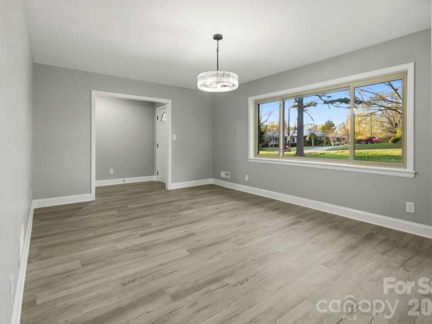 415 Kimmswick Road, Charlotte, NC 28214.  MLS# CAR4358484, YatesRealty ID 14532. Dining Area