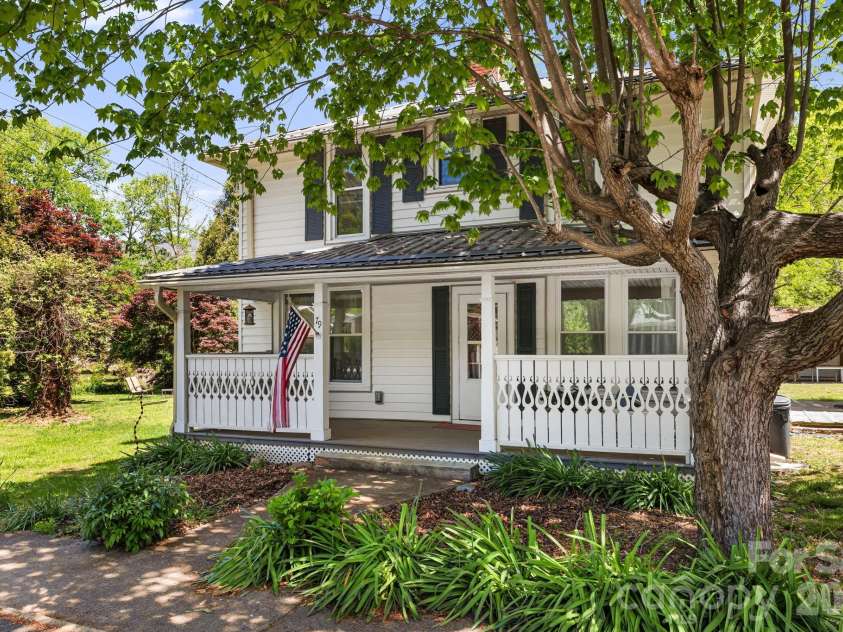 79 Walnut Street, Hot Springs, NC 28743.  MLS# CAR4371503, YatesRealty ID 14532. 