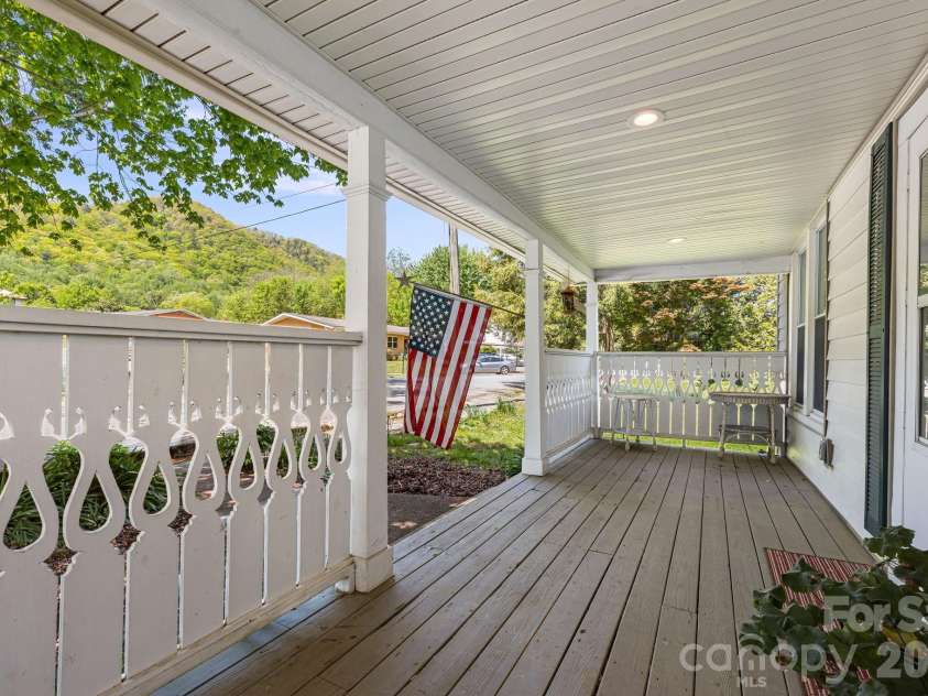 79 Walnut Street, Hot Springs, NC 28743.  MLS# CAR4371503, YatesRealty ID 14532. 