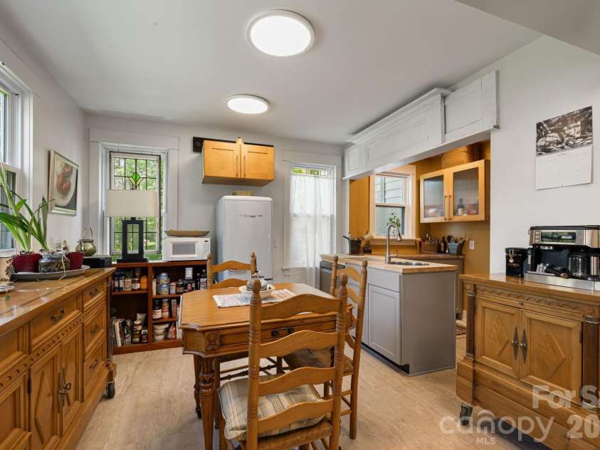 79 Walnut Street, Hot Springs, NC 28743.  MLS# CAR4371503, YatesRealty ID 14532. 