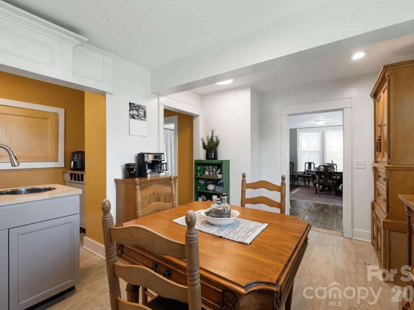 79 Walnut Street, Hot Springs, NC 28743.  MLS# CAR4371503, YatesRealty ID 14532. 