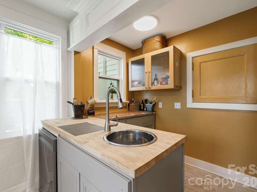 79 Walnut Street, Hot Springs, NC 28743.  MLS# CAR4371503, YatesRealty ID 14532. 