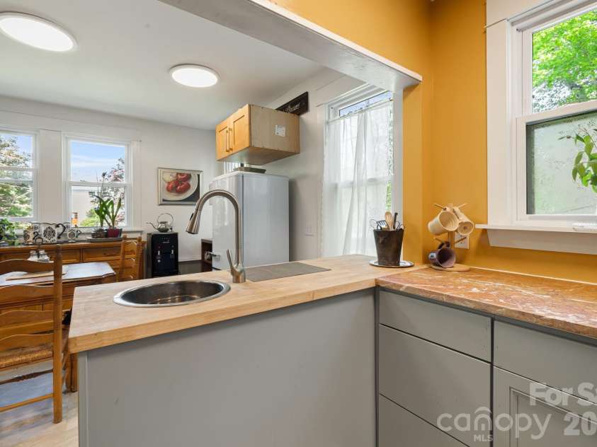 79 Walnut Street, Hot Springs, NC 28743.  MLS# CAR4371503, YatesRealty ID 14532. 