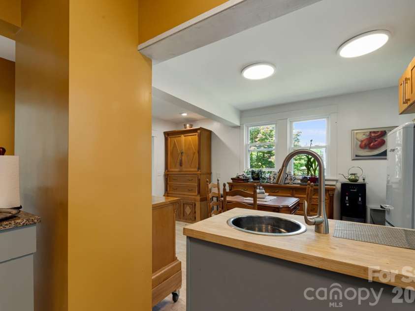 79 Walnut Street, Hot Springs, NC 28743.  MLS# CAR4371503, YatesRealty ID 14532. 
