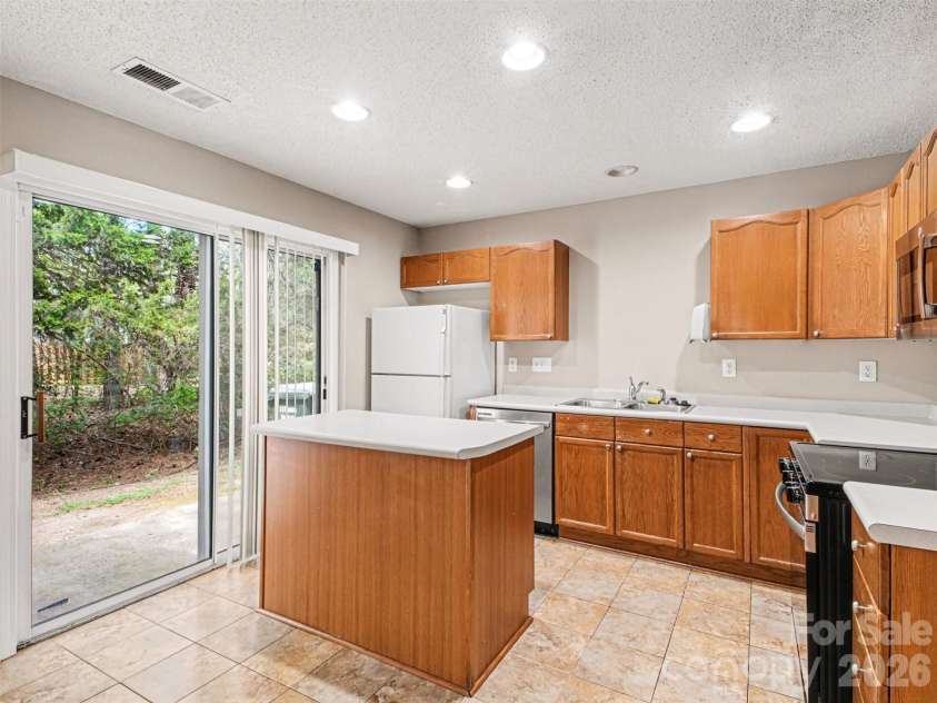 2132 Preakness Court, Charlotte, NC 28273.  MLS# CAR4370965, YatesRealty ID 14533. Kitchen with island