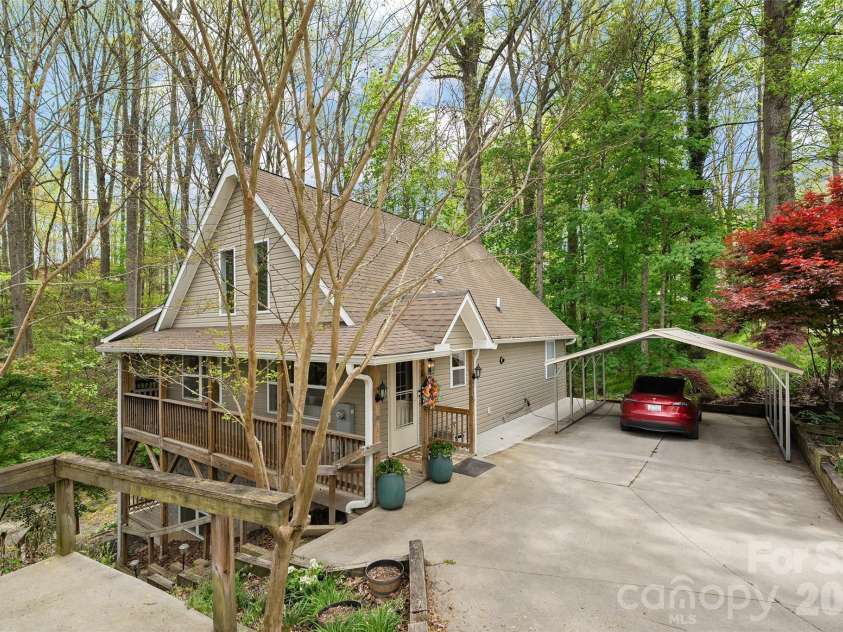 215 Atkins Loop, Lake Junaluska, NC 28745.  MLS# CAR4359248, YatesRealty ID 14536. 