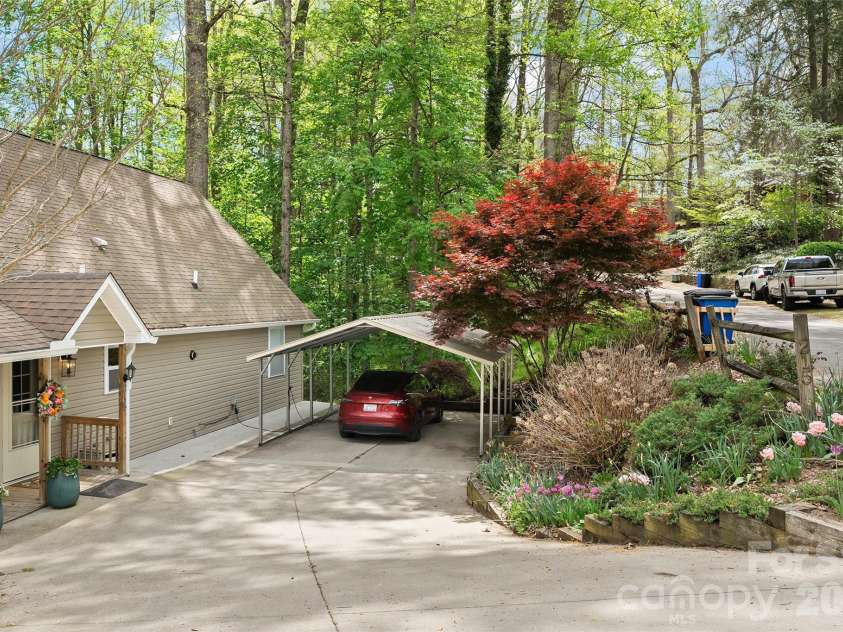 215 Atkins Loop, Lake Junaluska, NC 28745.  MLS# CAR4359248, YatesRealty ID 14536. 