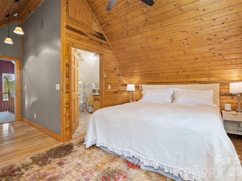 215 Atkins Loop, Lake Junaluska, NC 28745.  MLS# CAR4359248, YatesRealty ID 14536. 