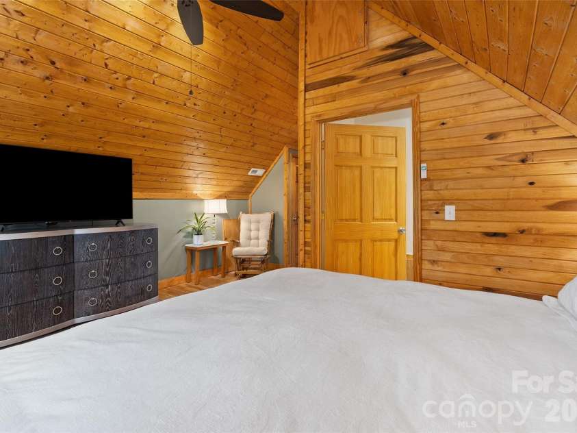 215 Atkins Loop, Lake Junaluska, NC 28745.  MLS# CAR4359248, YatesRealty ID 14536. 