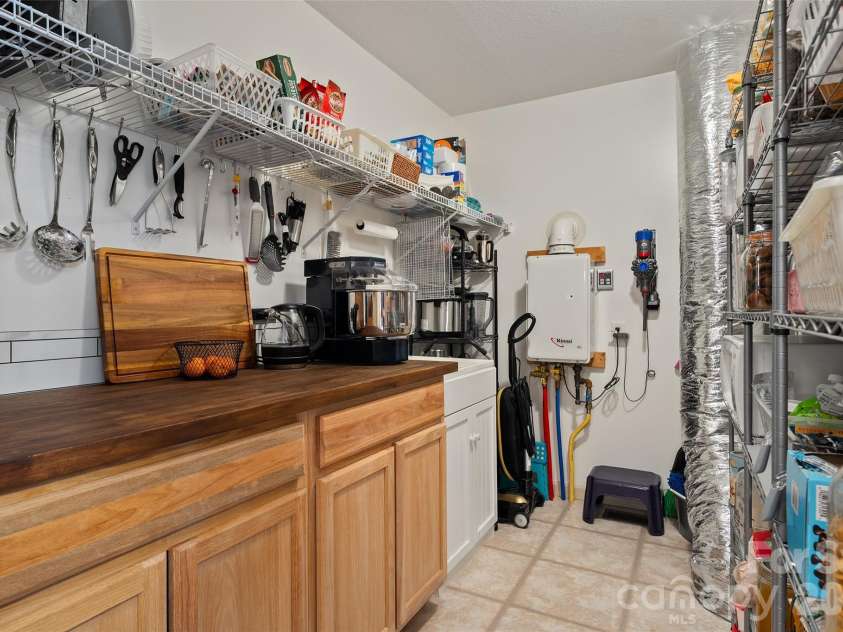 215 Atkins Loop, Lake Junaluska, NC 28745.  MLS# CAR4359248, YatesRealty ID 14536. 