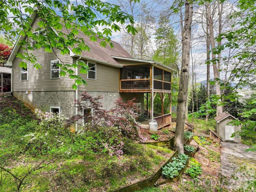215 Atkins Loop, Lake Junaluska, NC 28745.  MLS# CAR4359248, YatesRealty ID 14536. 
