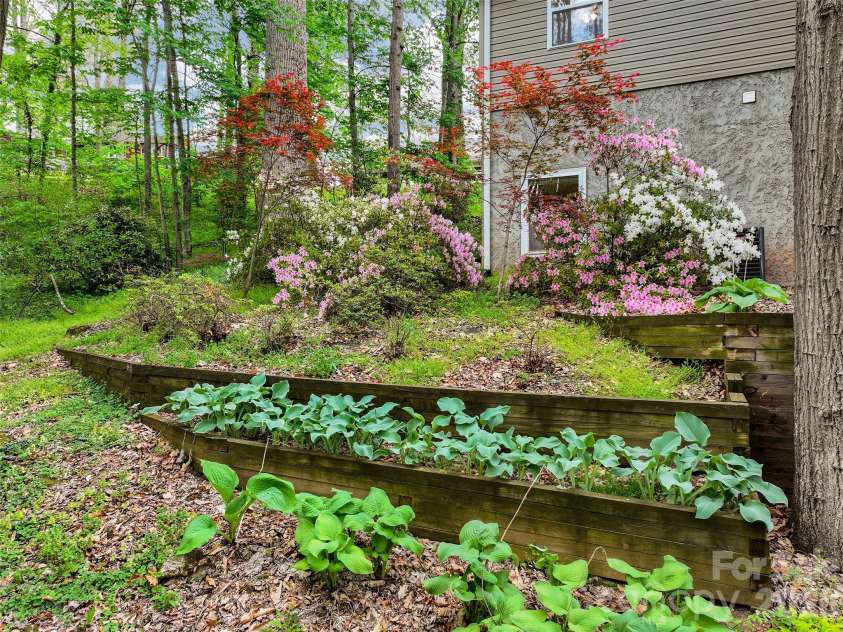 215 Atkins Loop, Lake Junaluska, NC 28745.  MLS# CAR4359248, YatesRealty ID 14536. 