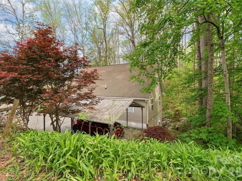 215 Atkins Loop, Lake Junaluska, NC 28745.  MLS# CAR4359248, YatesRealty ID 14536. 