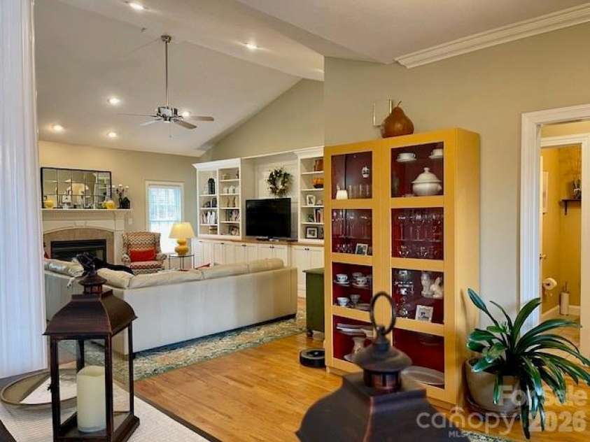 4945 Brookridge Drive, Hickory, NC 28601.  MLS# CAR4360222, YatesRealty ID 14537. 
