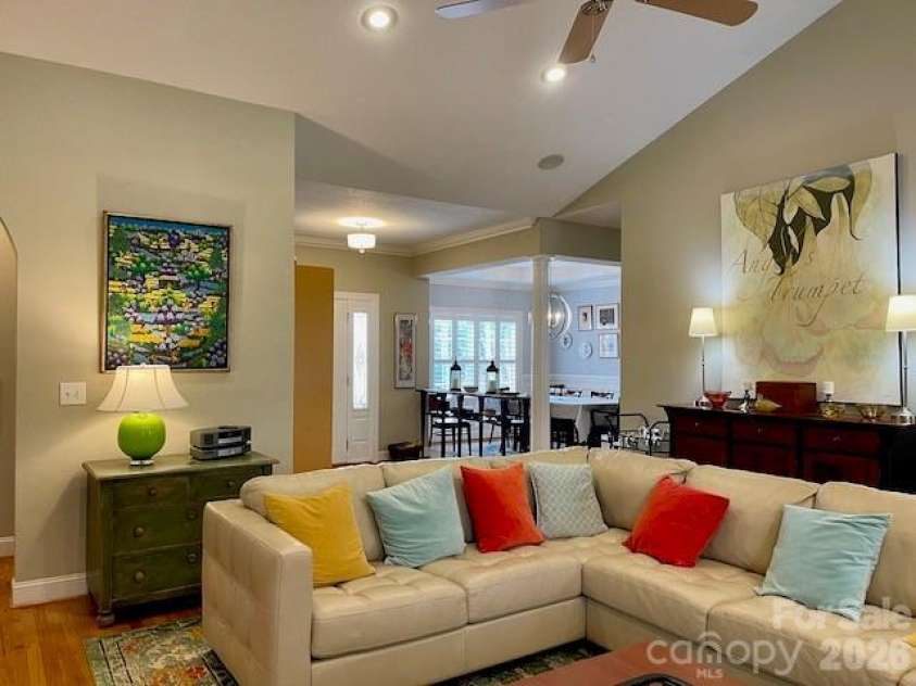 4945 Brookridge Drive, Hickory, NC 28601.  MLS# CAR4360222, YatesRealty ID 14537. 