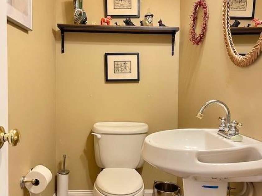 4945 Brookridge Drive, Hickory, NC 28601.  MLS# CAR4360222, YatesRealty ID 14537. 