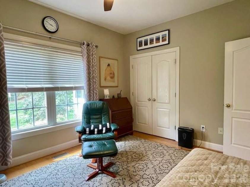 4945 Brookridge Drive, Hickory, NC 28601.  MLS# CAR4360222, YatesRealty ID 14537. 