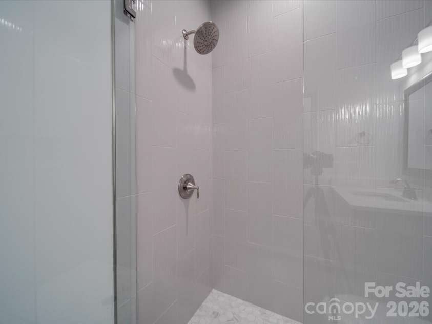 560 Geneva Circle, Gastonia, NC 28056.  MLS# CAR4186288, YatesRealty ID 14538. 