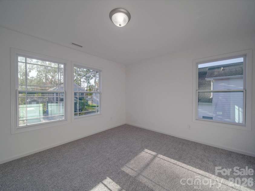 560 Geneva Circle, Gastonia, NC 28056.  MLS# CAR4186288, YatesRealty ID 14538. 