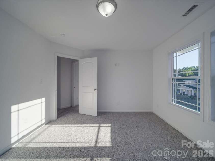 560 Geneva Circle, Gastonia, NC 28056.  MLS# CAR4186288, YatesRealty ID 14538. 