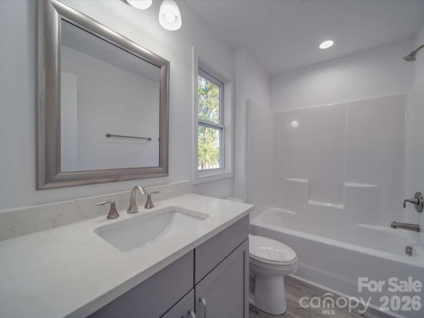 560 Geneva Circle, Gastonia, NC 28056.  MLS# CAR4186288, YatesRealty ID 14538. 
