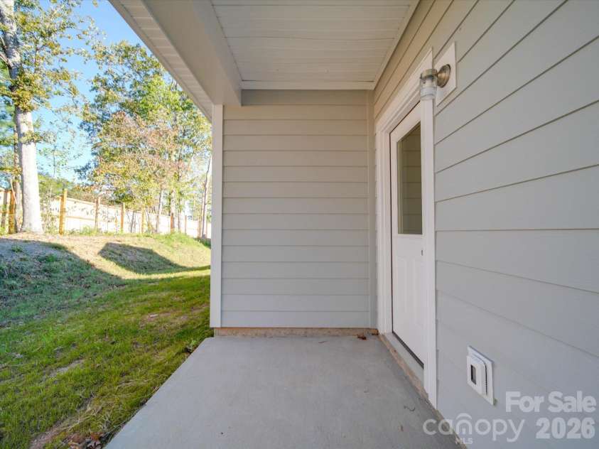 560 Geneva Circle, Gastonia, NC 28056.  MLS# CAR4186288, YatesRealty ID 14538. 