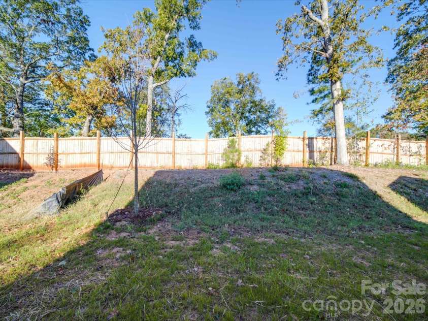 560 Geneva Circle, Gastonia, NC 28056.  MLS# CAR4186288, YatesRealty ID 14538. 