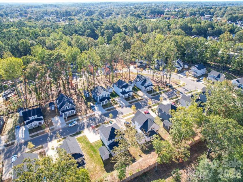 560 Geneva Circle, Gastonia, NC 28056.  MLS# CAR4186288, YatesRealty ID 14538. 