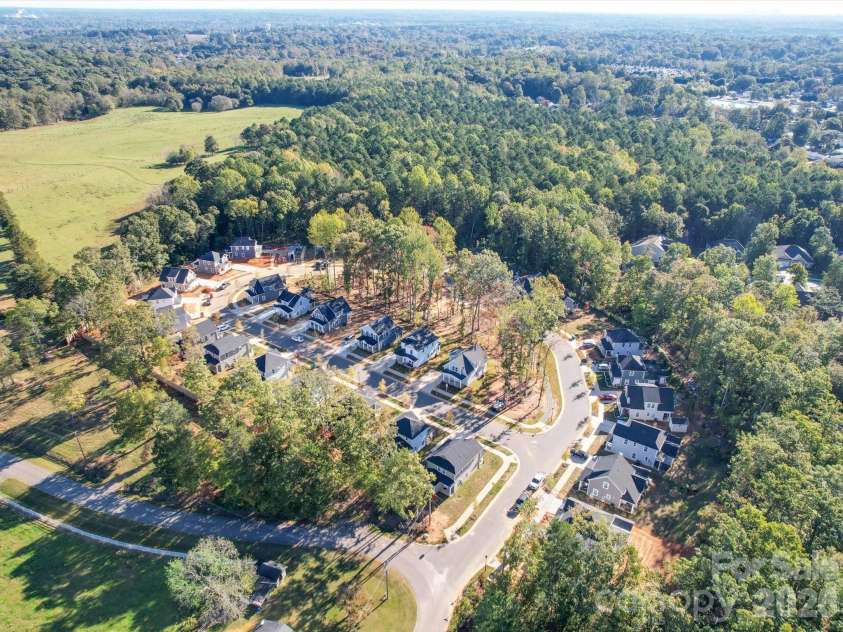 560 Geneva Circle, Gastonia, NC 28056.  MLS# CAR4186288, YatesRealty ID 14538. 
