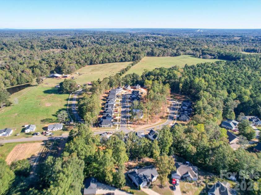 560 Geneva Circle, Gastonia, NC 28056.  MLS# CAR4186288, YatesRealty ID 14538. 