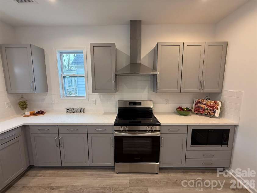 560 Geneva Circle, Gastonia, NC 28056.  MLS# CAR4186288, YatesRealty ID 14538. 