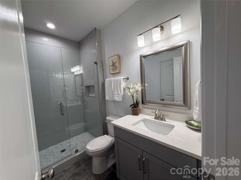 560 Geneva Circle, Gastonia, NC 28056.  MLS# CAR4186288, YatesRealty ID 14538. 