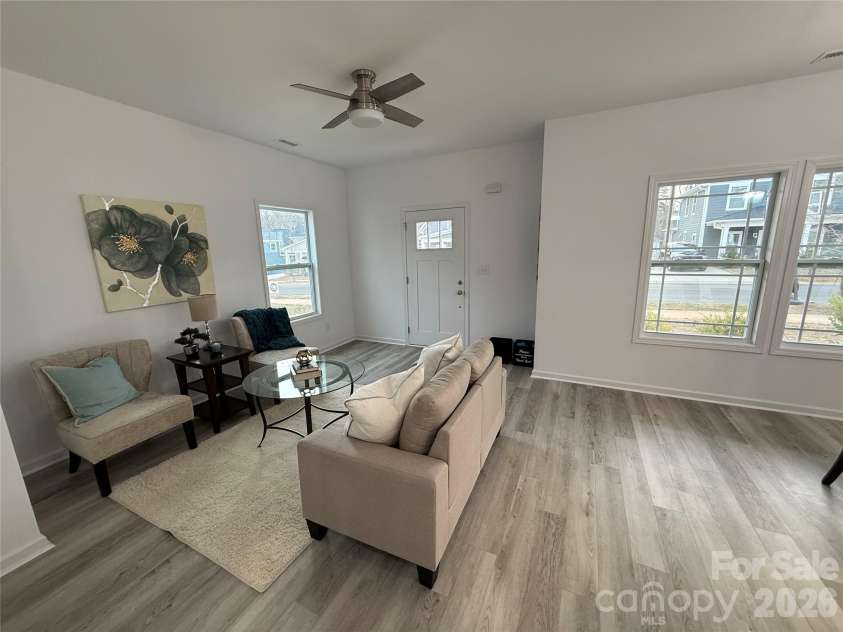 560 Geneva Circle, Gastonia, NC 28056.  MLS# CAR4186288, YatesRealty ID 14538. 