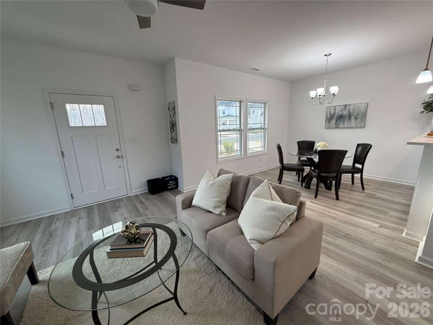 560 Geneva Circle, Gastonia, NC 28056.  MLS# CAR4186288, YatesRealty ID 14538. 