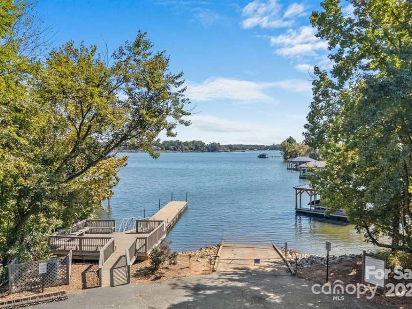 107 Claremont Way, Mooresville, NC 28117.  MLS# CAR4318678, YatesRealty ID 1454. 