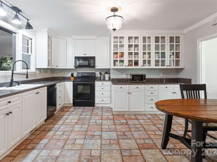 789 Hendersonville Road, Biltmore Forest, NC 28803.  MLS# CAR4184766, YatesRealty ID 1454. 