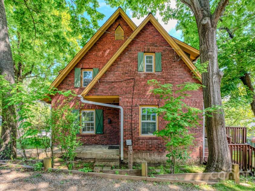 69 Austin Avenue, Asheville, NC 28801.  MLS# CAR4261007, YatesRealty ID 14540. 