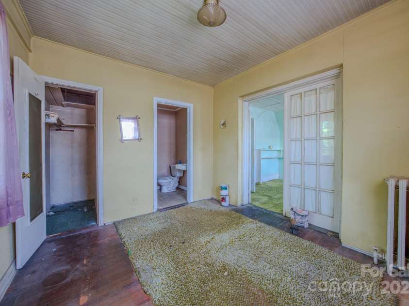 69 Austin Avenue, Asheville, NC 28801.  MLS# CAR4261007, YatesRealty ID 14540. 