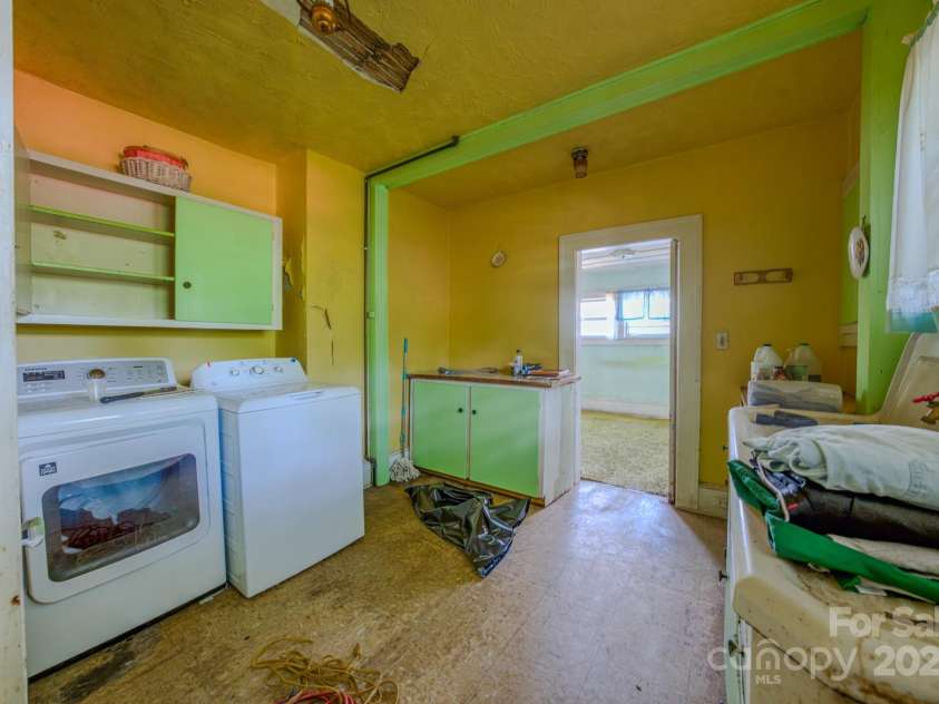 69 Austin Avenue, Asheville, NC 28801.  MLS# CAR4261007, YatesRealty ID 14540. 