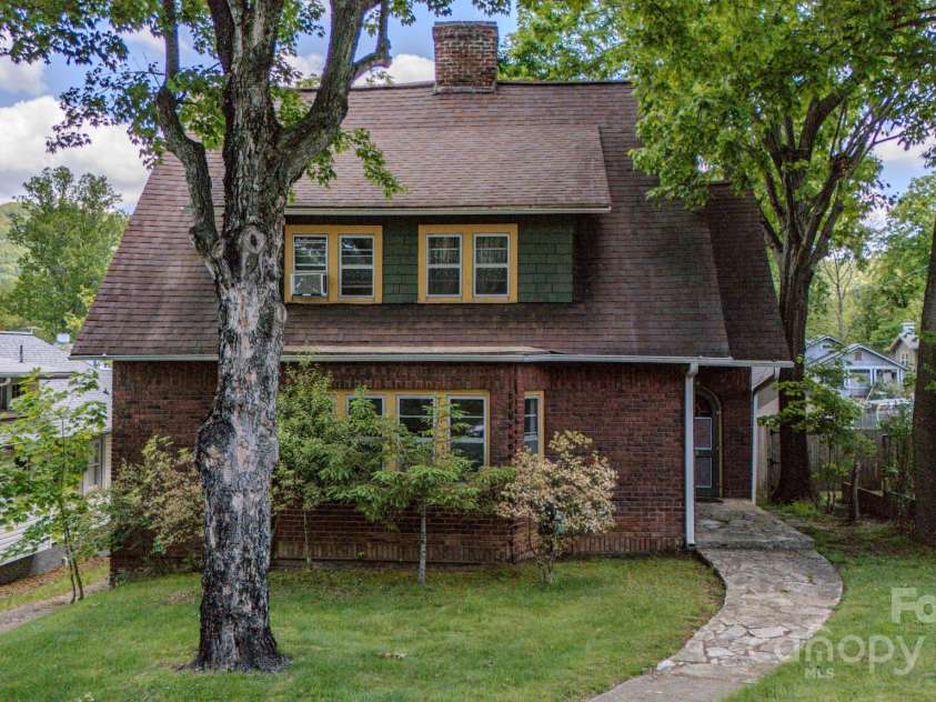 69 Austin Avenue, Asheville, NC 28801.  MLS# CAR4261007, YatesRealty ID 14540. 
