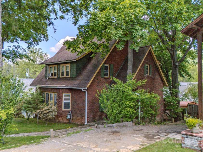 69 Austin Avenue, Asheville, NC 28801.  MLS# CAR4261007, YatesRealty ID 14540. 