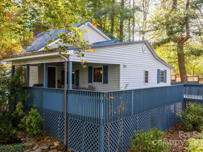 820 Peacehaven Place, Lenoir, NC 28645.  MLS# CAR4315958, YatesRealty ID 14540. 