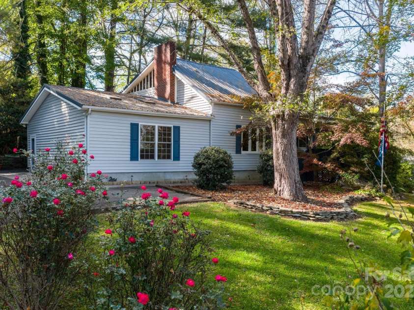 820 Peacehaven Place, Lenoir, NC 28645.  MLS# CAR4315958, YatesRealty ID 14540. 