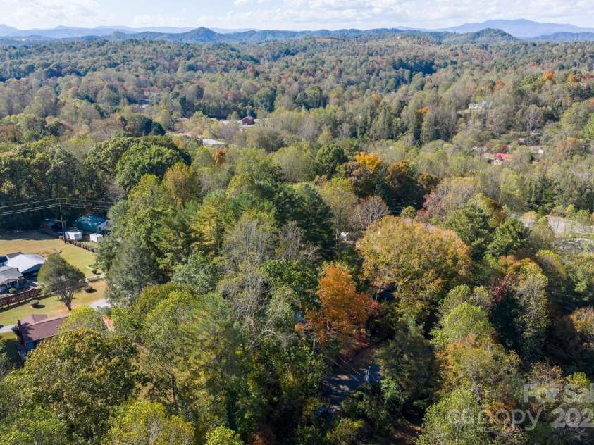 820 Peacehaven Place, Lenoir, NC 28645.  MLS# CAR4315958, YatesRealty ID 14540. 