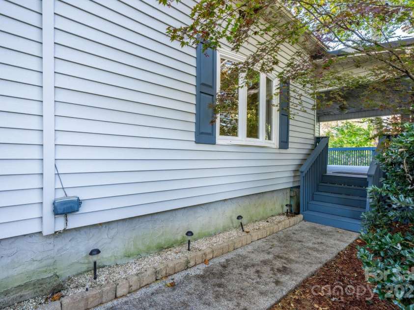 820 Peacehaven Place, Lenoir, NC 28645.  MLS# CAR4315958, YatesRealty ID 14540. 