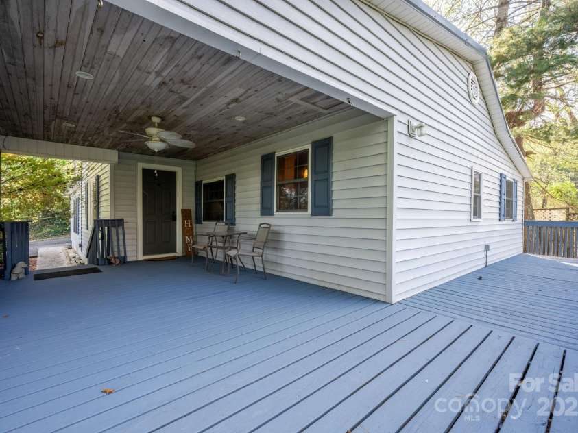 820 Peacehaven Place, Lenoir, NC 28645.  MLS# CAR4315958, YatesRealty ID 14540. 